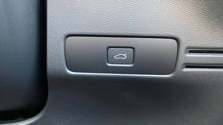 Volvo XC40 2.0 B3P Plus Dark 5dr Auto Petrol Estate